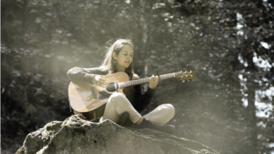 Emelyne nous emmène dans son monde où se mêlent musique folk et poésie (photo Roberto Zumstein).