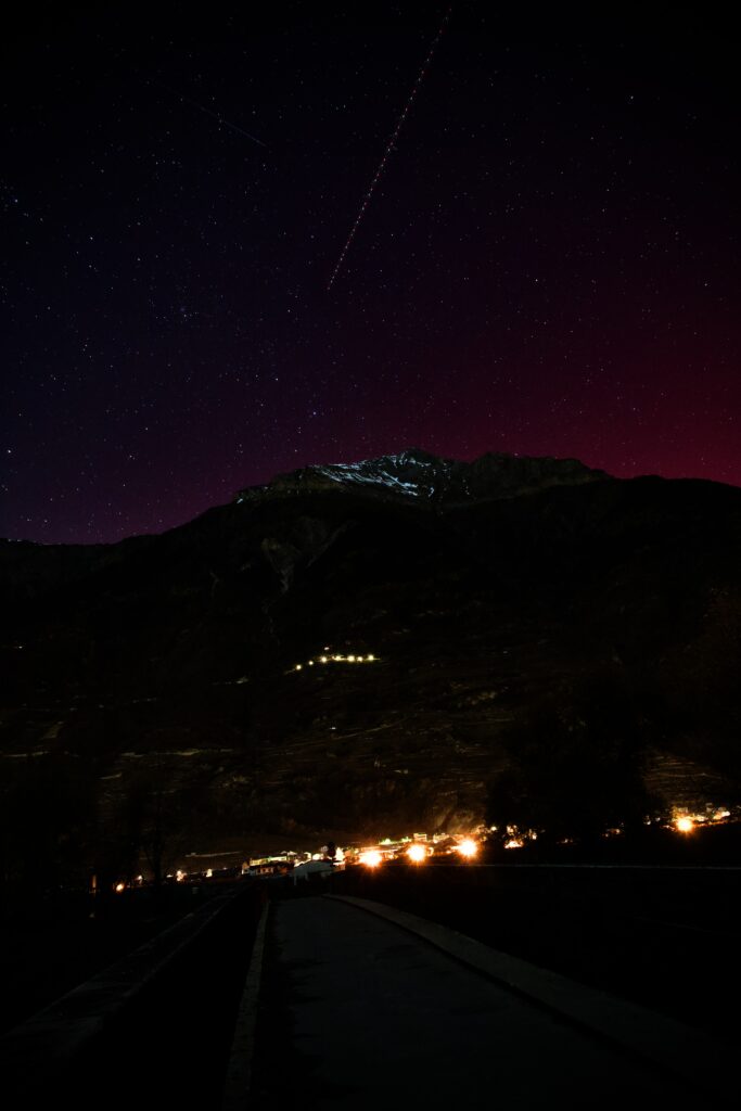 Aurores boréales de novembre 2025 à Fully en Valais.